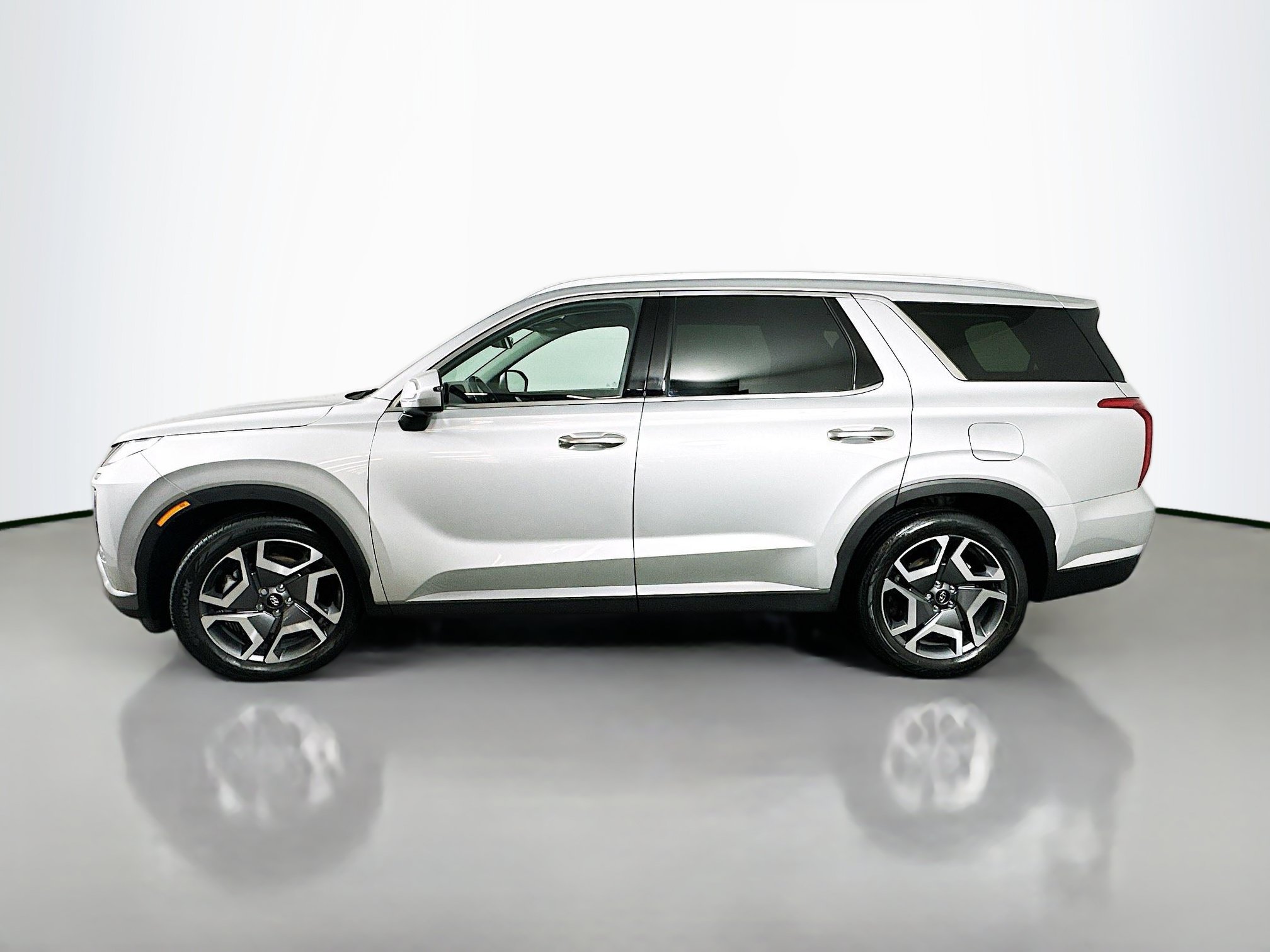 Used 2023 Hyundai Palisade Limited w/ Cargo Package AWD/4WD image 4