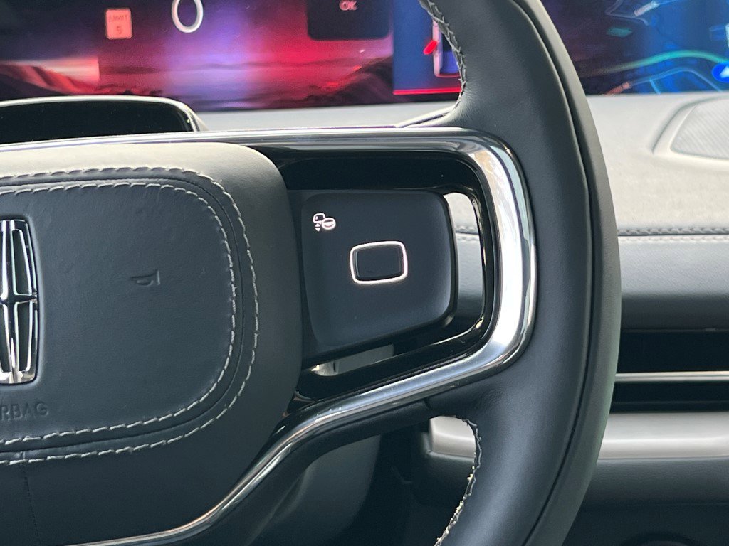 New 2025 Lincoln Navigator L Reserve w/ Jet Appearance Package image 17