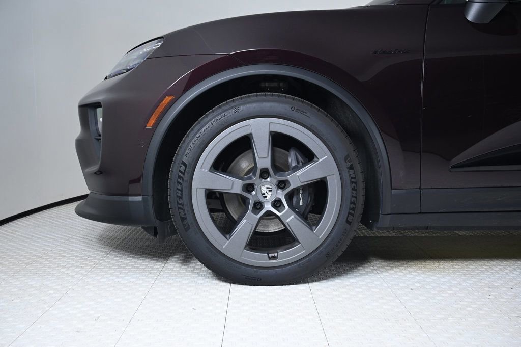 Certified 2025 Porsche Macan Electric image 29