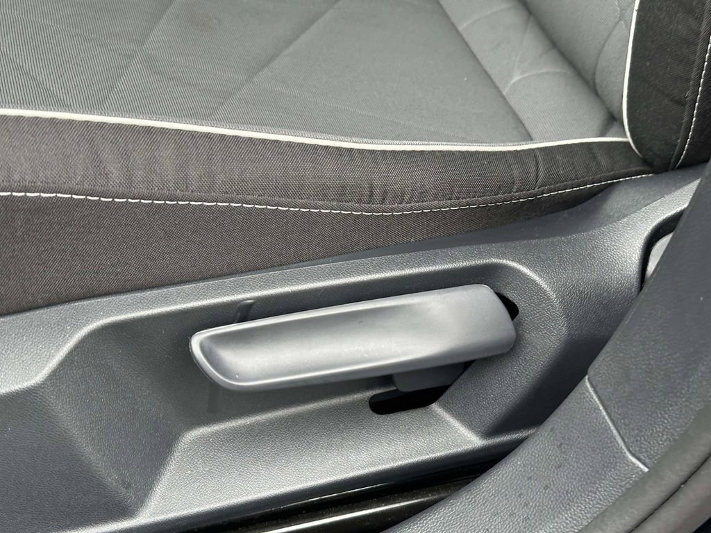 Used 2025 Volkswagen Jetta Sport image 16