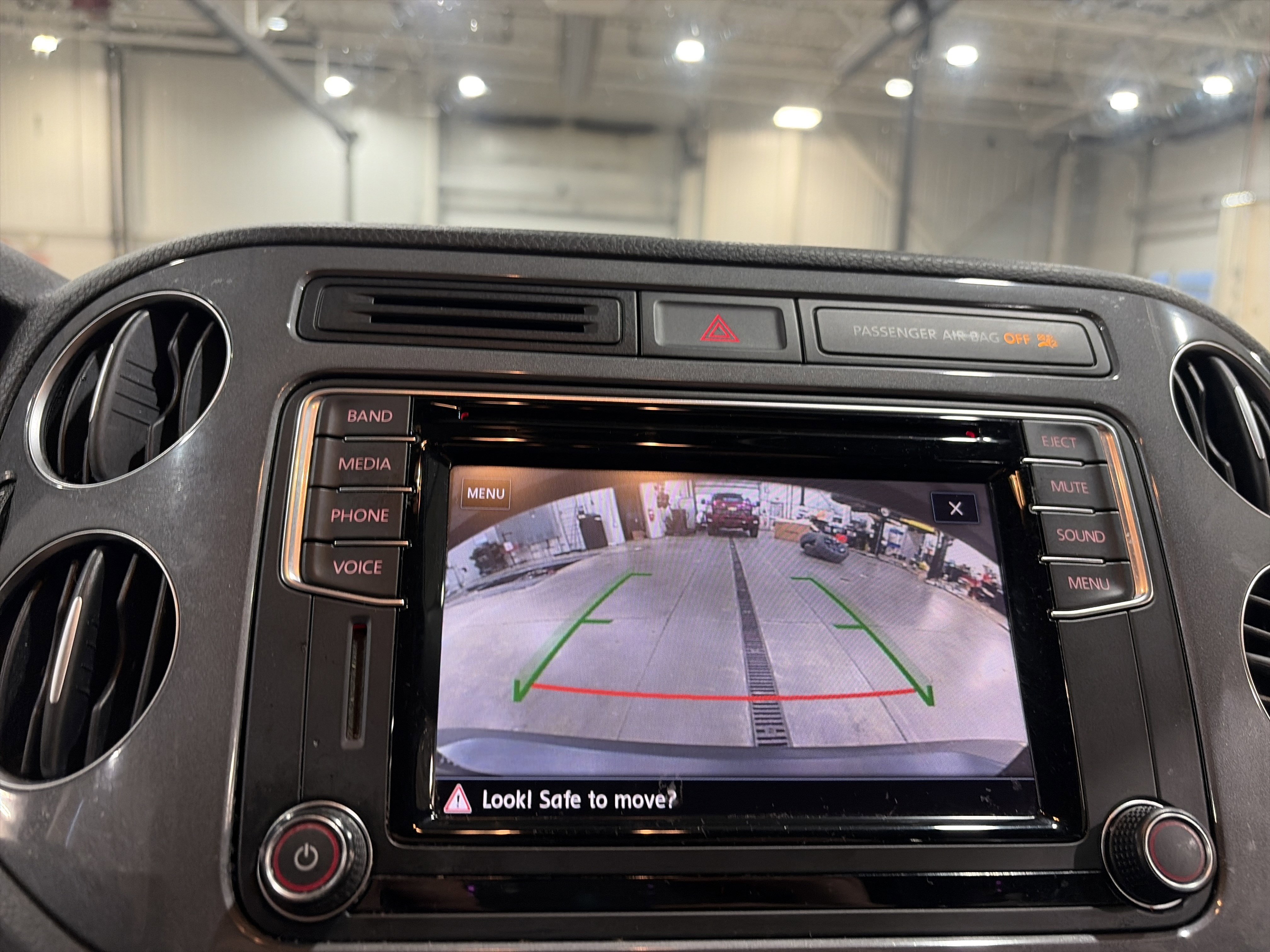 Used 2017 Volkswagen Tiguan S image 38