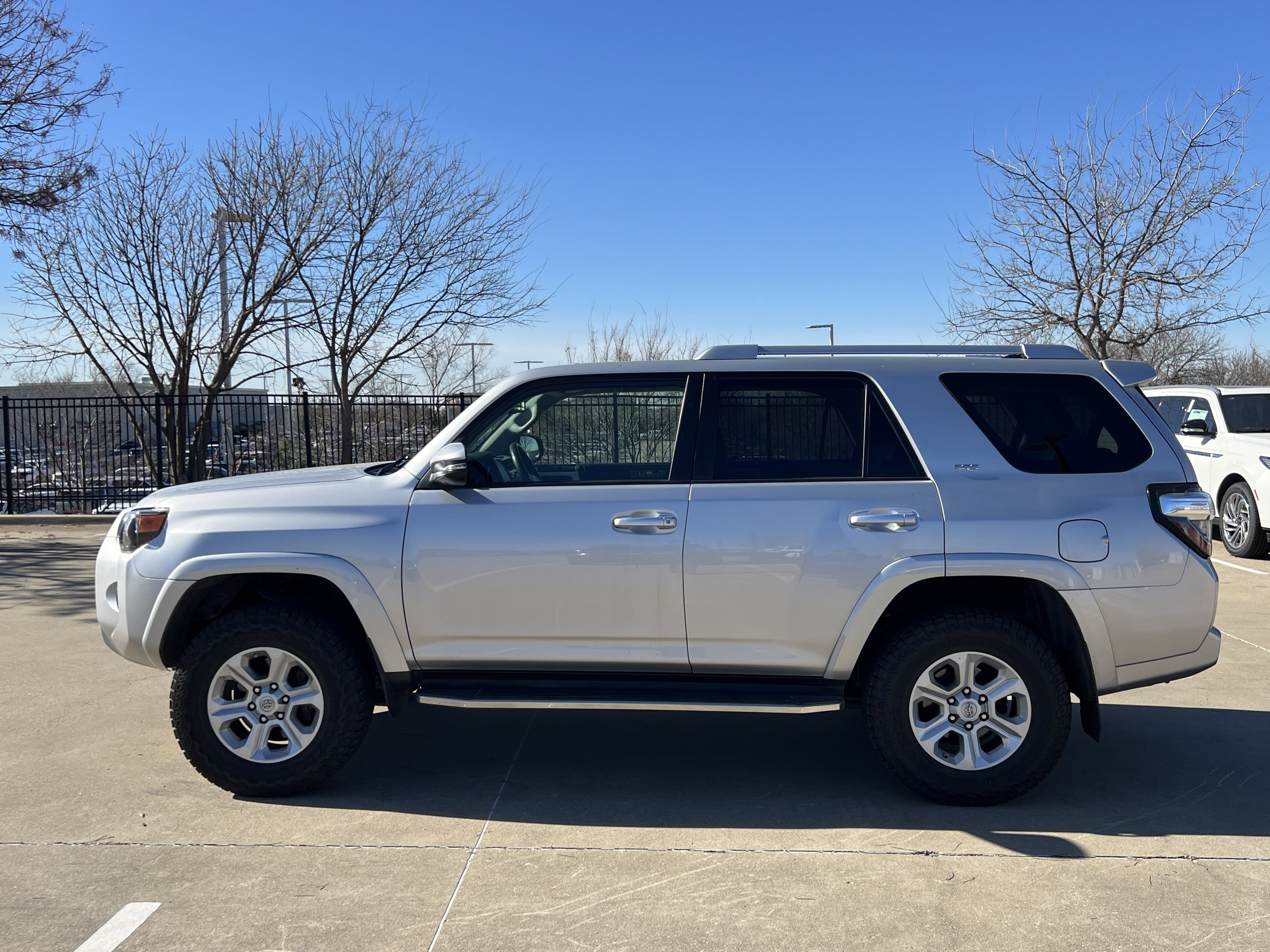 Used 2016 Toyota 4Runner SR5 Premium image 4