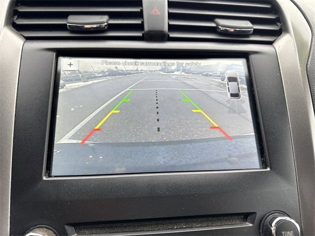 Used 2017 Ford Fusion SE w/ Fusion SE Technology Package image 24