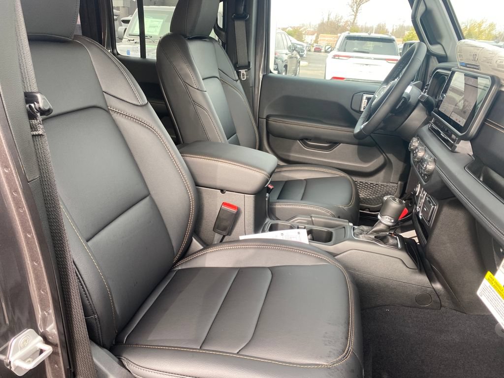 New 2026 Jeep Wrangler Unlimited Sahara AWD/4WD image 24