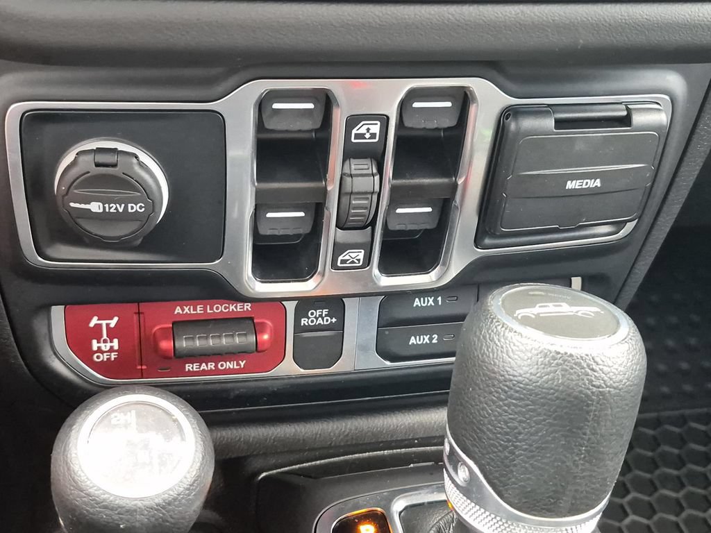 Used 2024 Jeep Gladiator Mojave w/ Safety Group AWD/4WD image 29