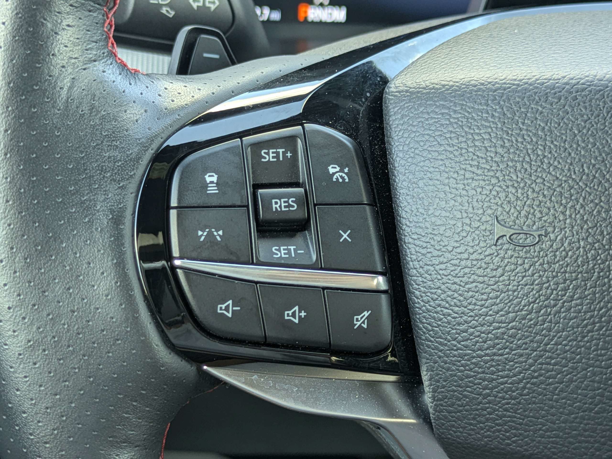 Used 2025 Ford Explorer ST AWD/4WD image 23