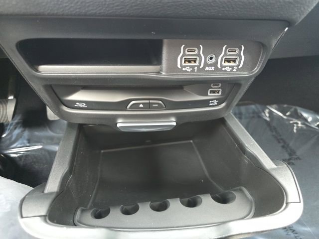 New 2025 Chrysler Pacifica Select w/ Uconnect Theater Family Group image 15