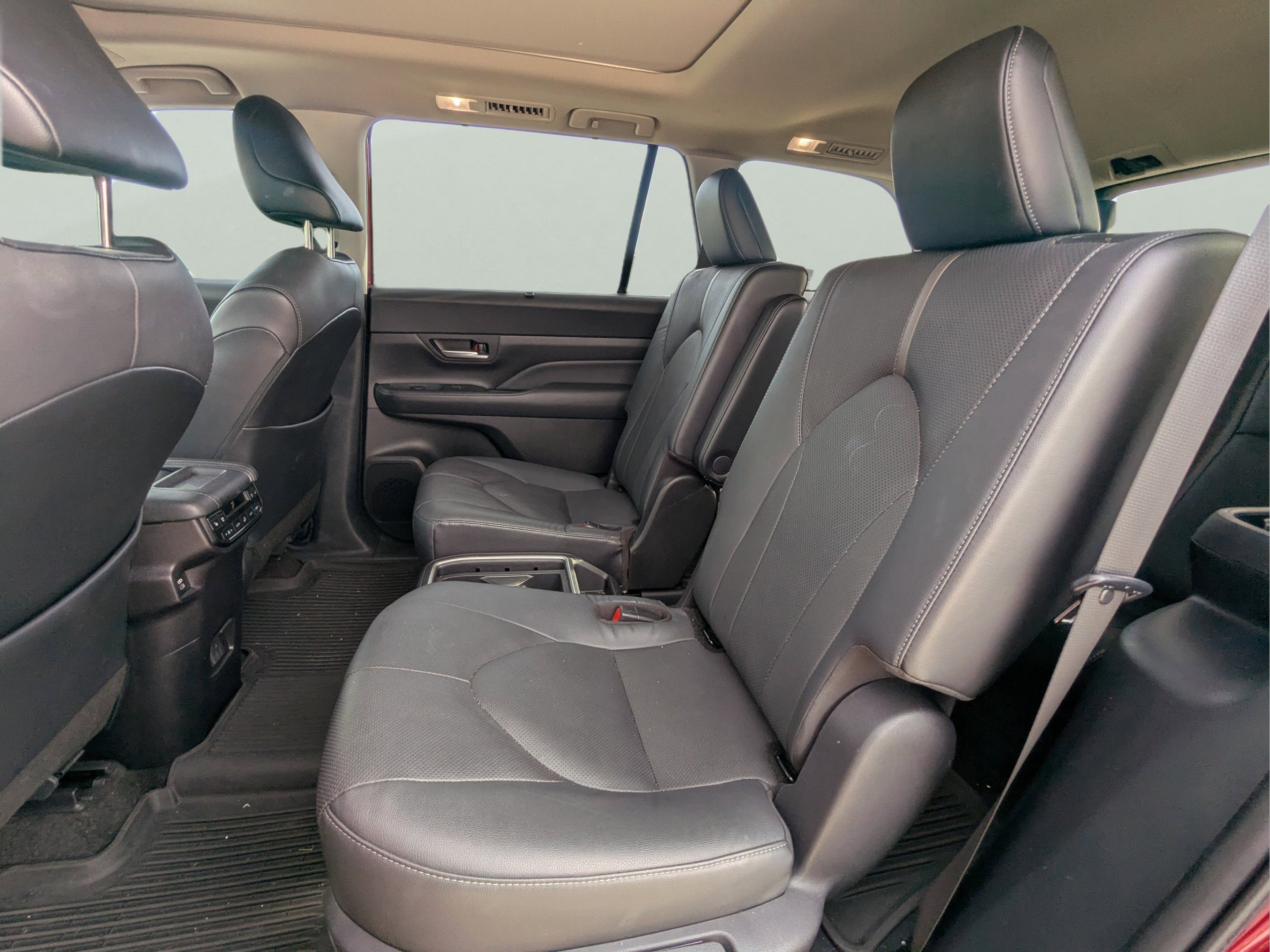 Used 2024 Toyota Grand Highlander AWD image 14