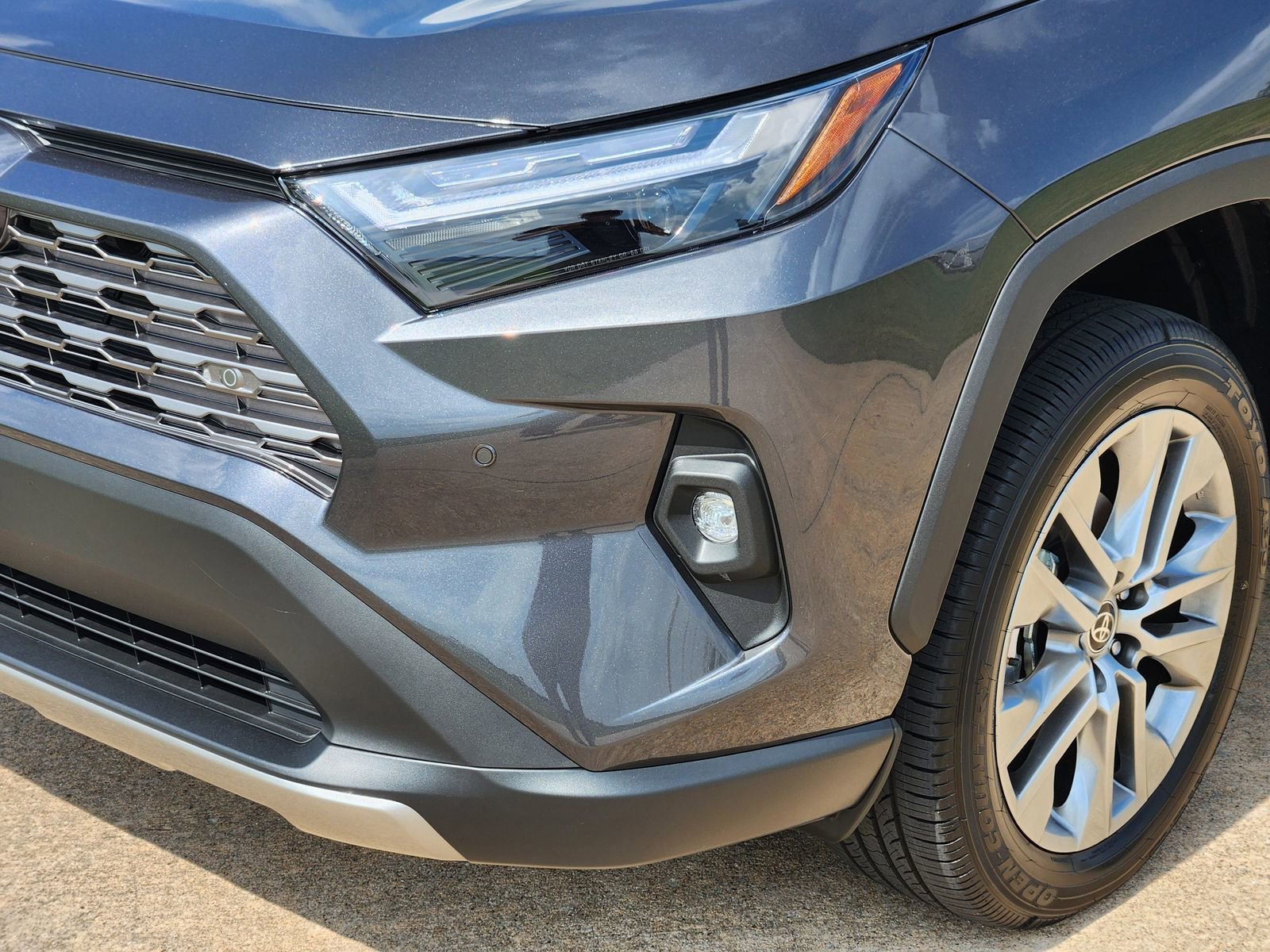 Used 2025 Toyota RAV4 Limited image 8