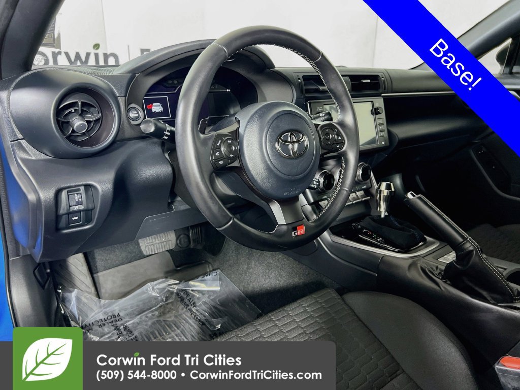 Used 2023 Toyota GR86 RWD image 3