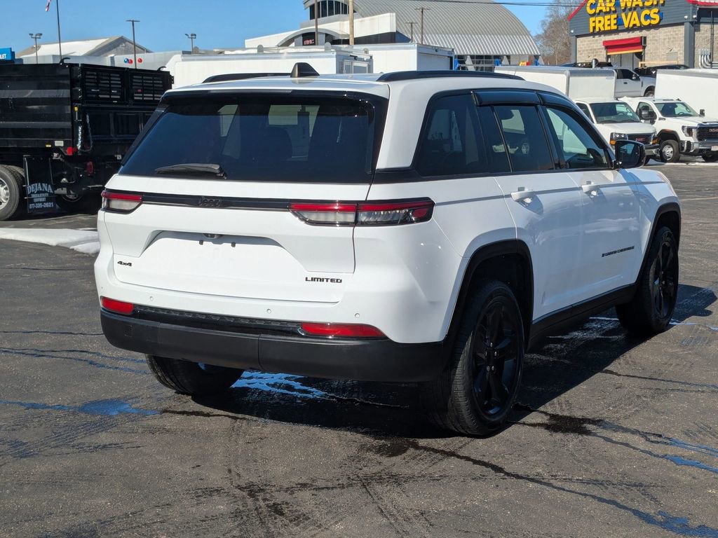 Used 2023 Jeep Grand Cherokee Limited w/ Black Appearance Package image 4
