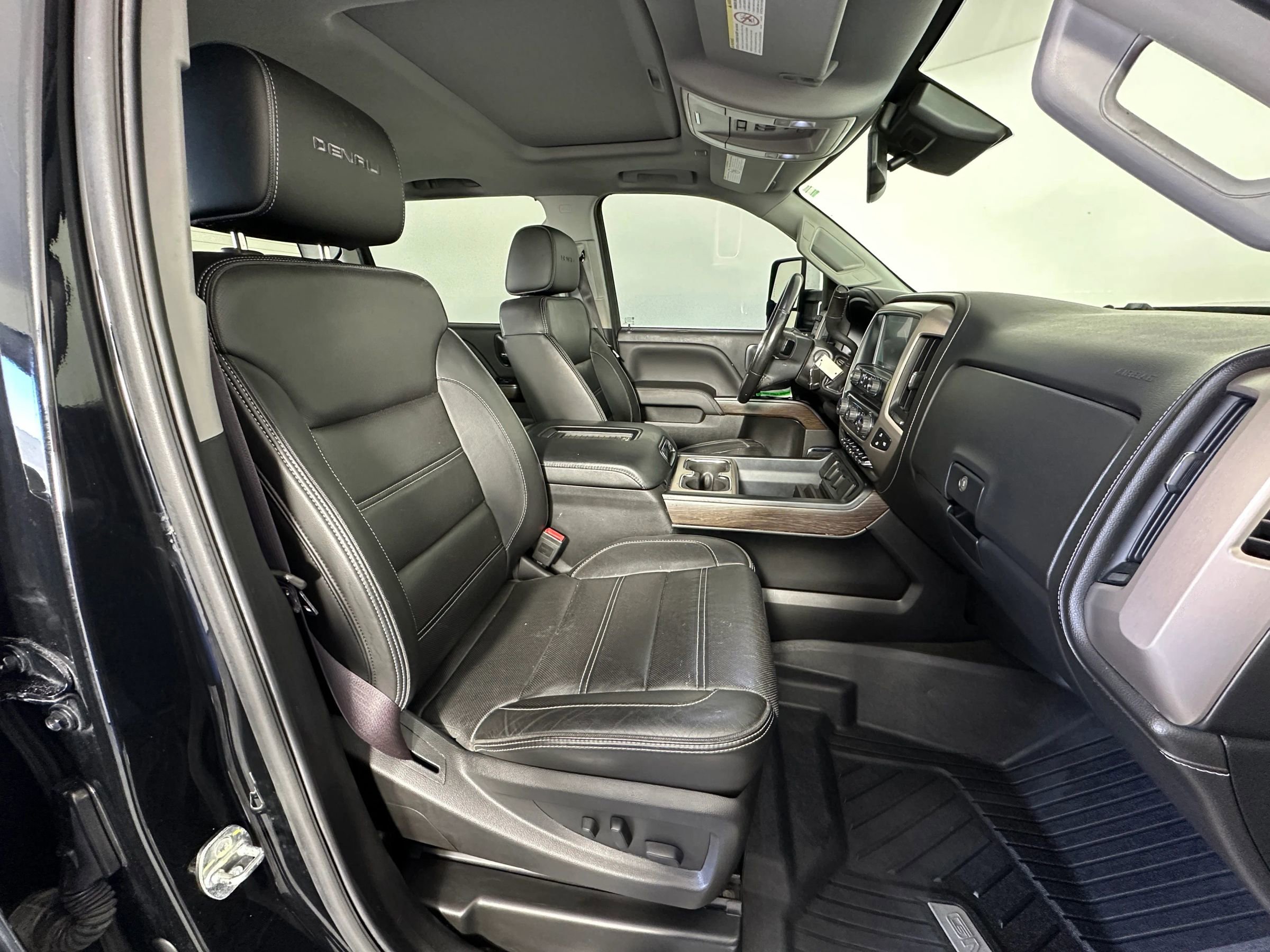 Used 2017 GMC Sierra 3500 Denali image 21