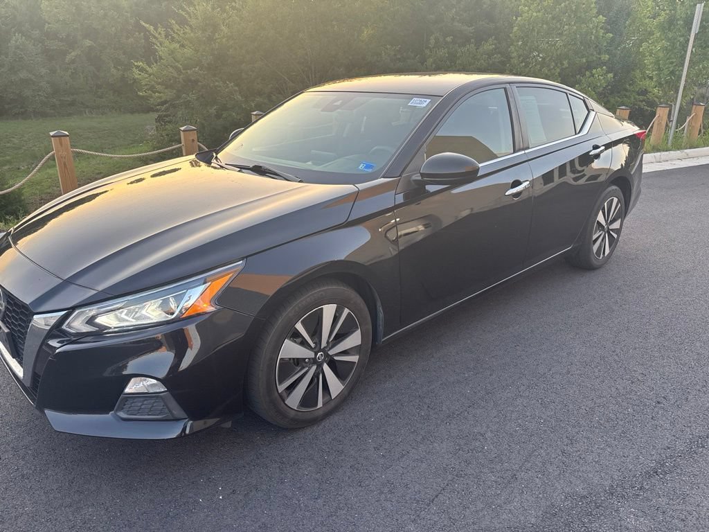 Used 2021 Nissan Altima 2.5 SV FWD image 2