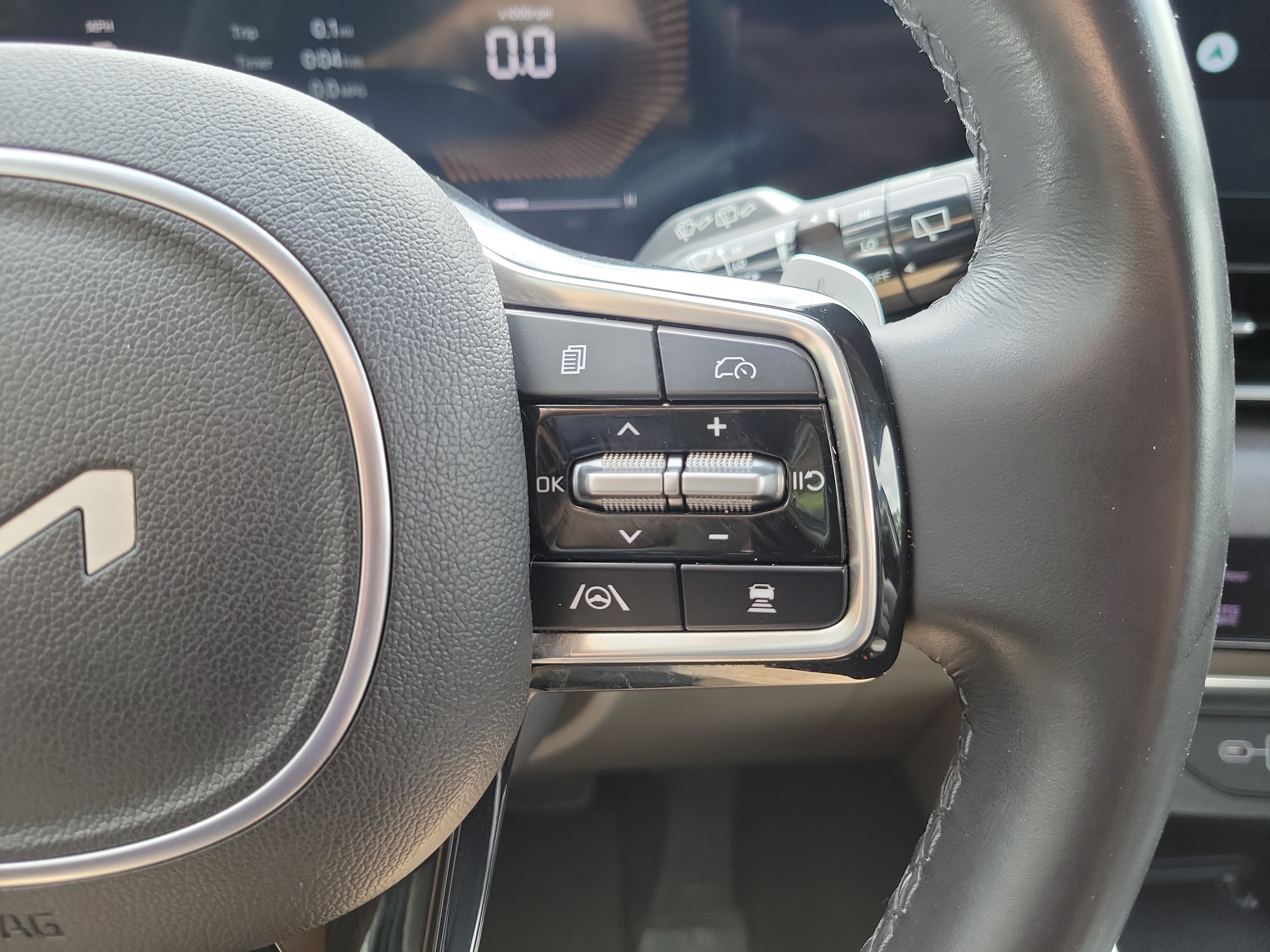 Certified 2025 Kia Carnival EX FWD image 27