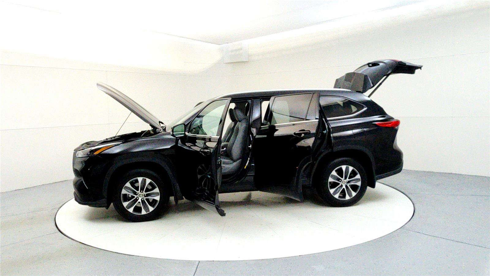 Certified 2022 Toyota Highlander XLE image 10