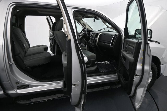 Used 2019 RAM 1500 Classic SLT AWD/4WD image 13