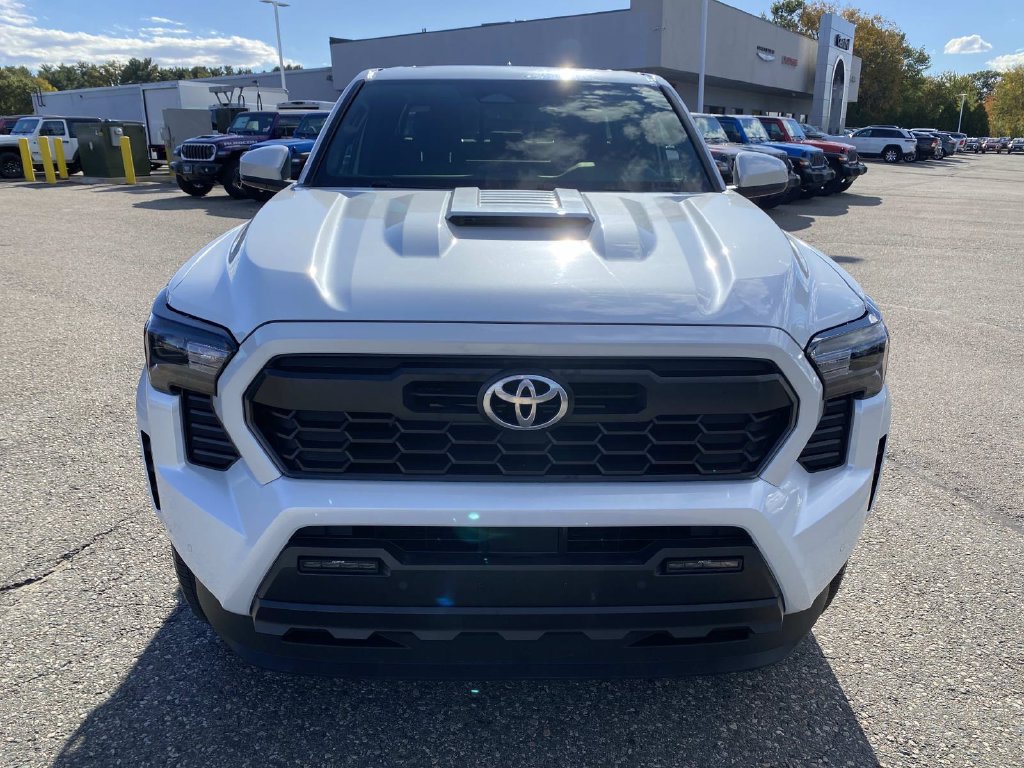 Used 2025 Toyota Tacoma TRD Sport w/ TRD Sport Upgrade Package AWD/4WD image 10