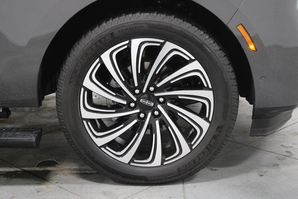 Used 2025 Lincoln Navigator Black Label AWD/4WD image 14