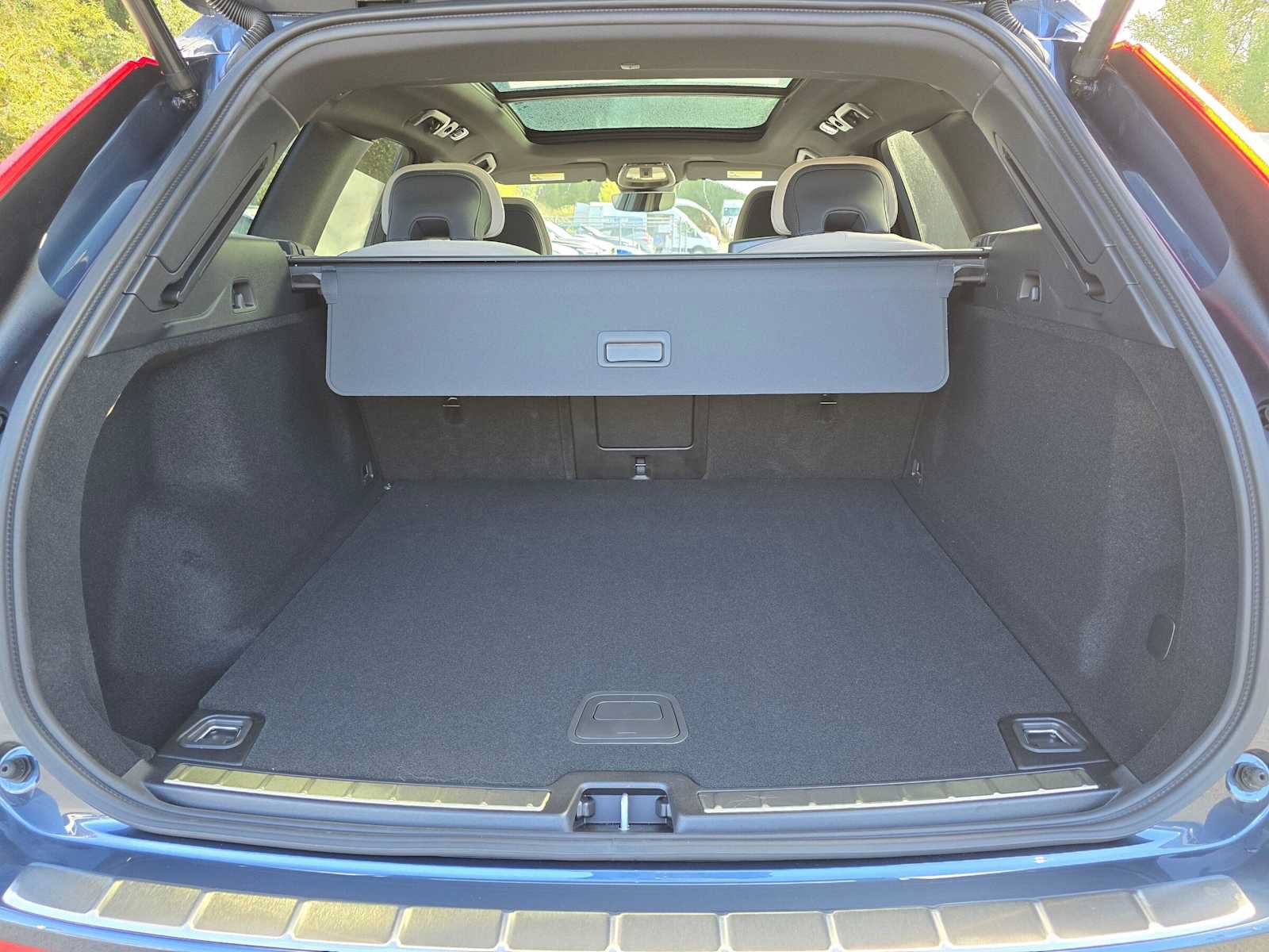 New 2027 Volvo XC60 B5 Plus AWD/4WD image 14