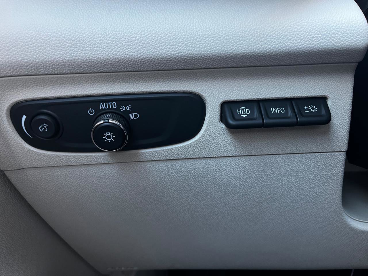 Used 2022 Buick Envision Avenir w/ Safety Package image 19