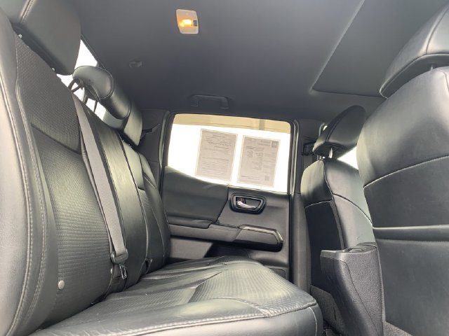 Certified 2019 Toyota Tacoma TRD Off-Road AWD/4WD image 34