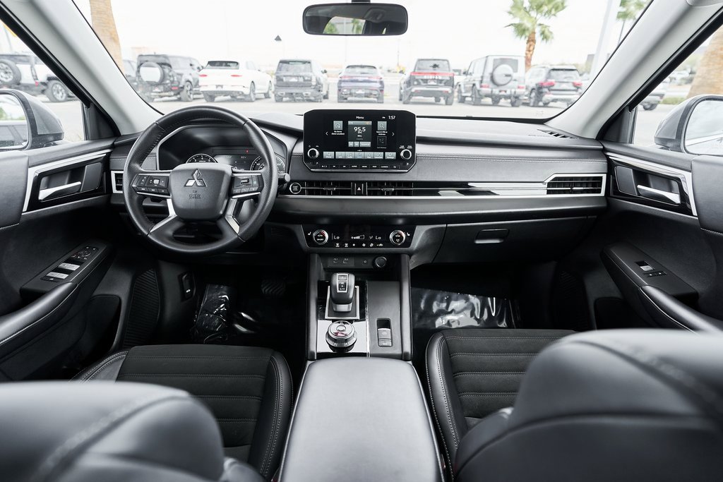 Used 2024 Mitsubishi Outlander SE image 33