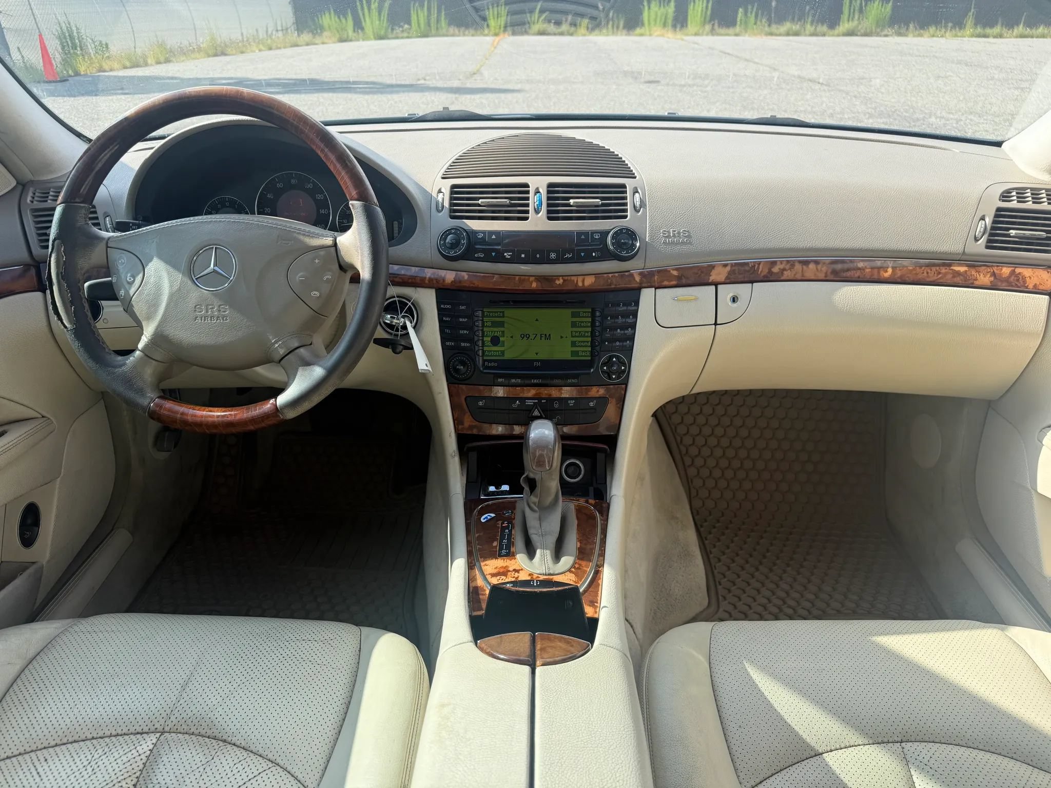 Used 2004 Mercedes-Benz E 500 4MATIC Sedan image 3