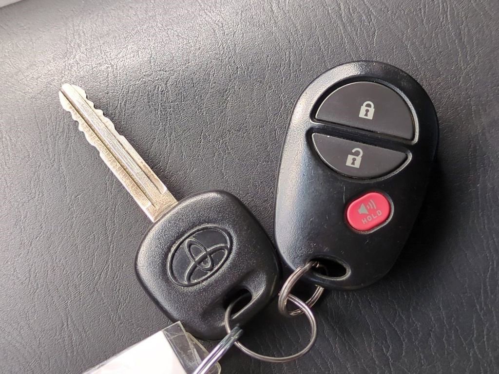 Used 2012 Toyota Tacoma PreRunner image 27