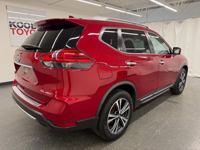 Used 2017 Nissan Rogue SL w/ SL Premium Package image 2