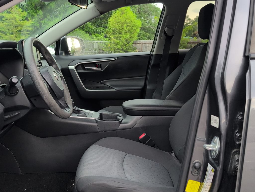 Used 2020 Toyota RAV4 XLE AWD/4WD image 12