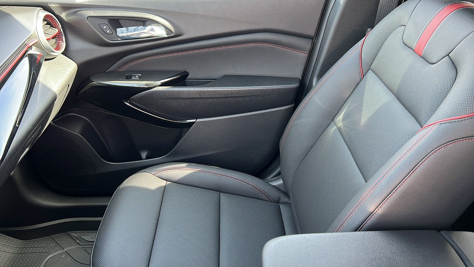 New 2026 Chevrolet Trax RS w/ Driver Confidence Package FWD image 19