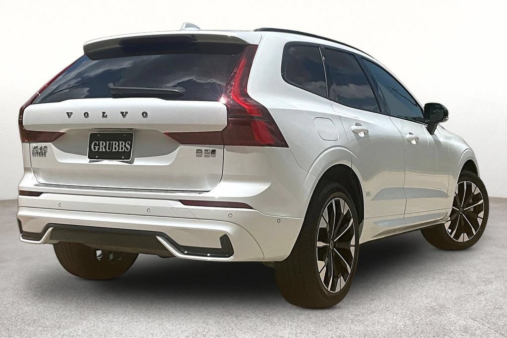 Certified 2026 Volvo XC60 B5 Plus AWD/4WD image 2