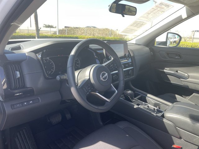 Used 2025 Nissan Pathfinder SV FWD image 10