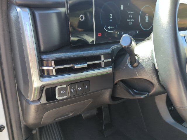 Used 2025 Hyundai Santa Fe Limited AWD/4WD image 13