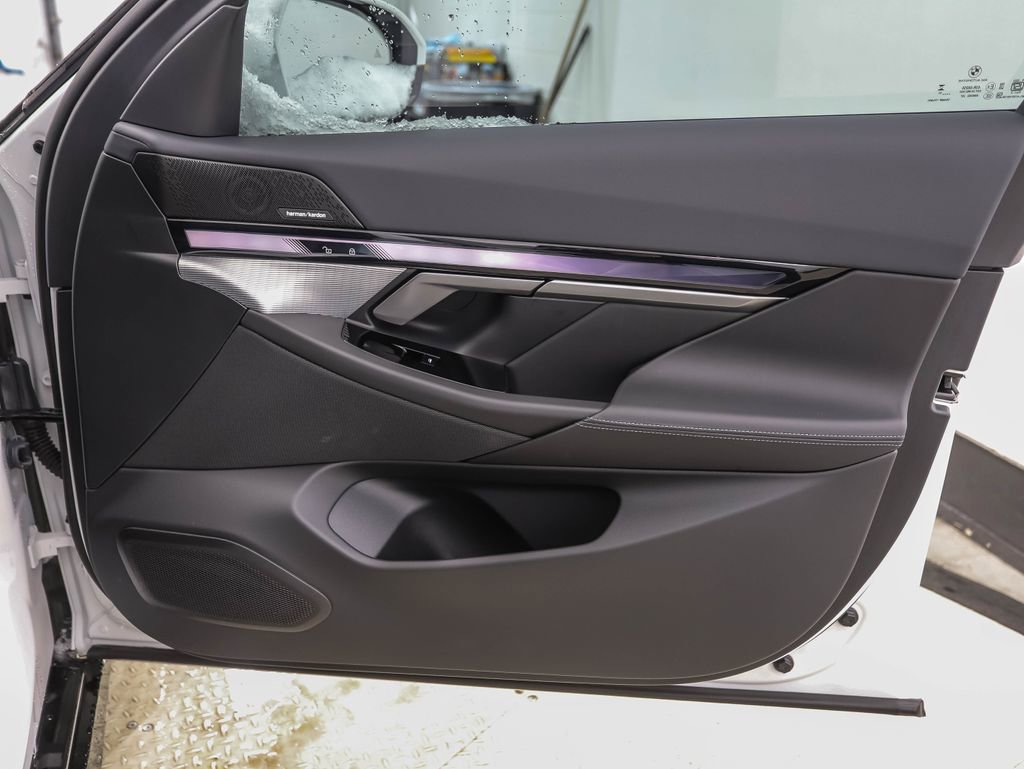 Used 2026 BMW i5 eDrive40 w/ M Sport Package image 29