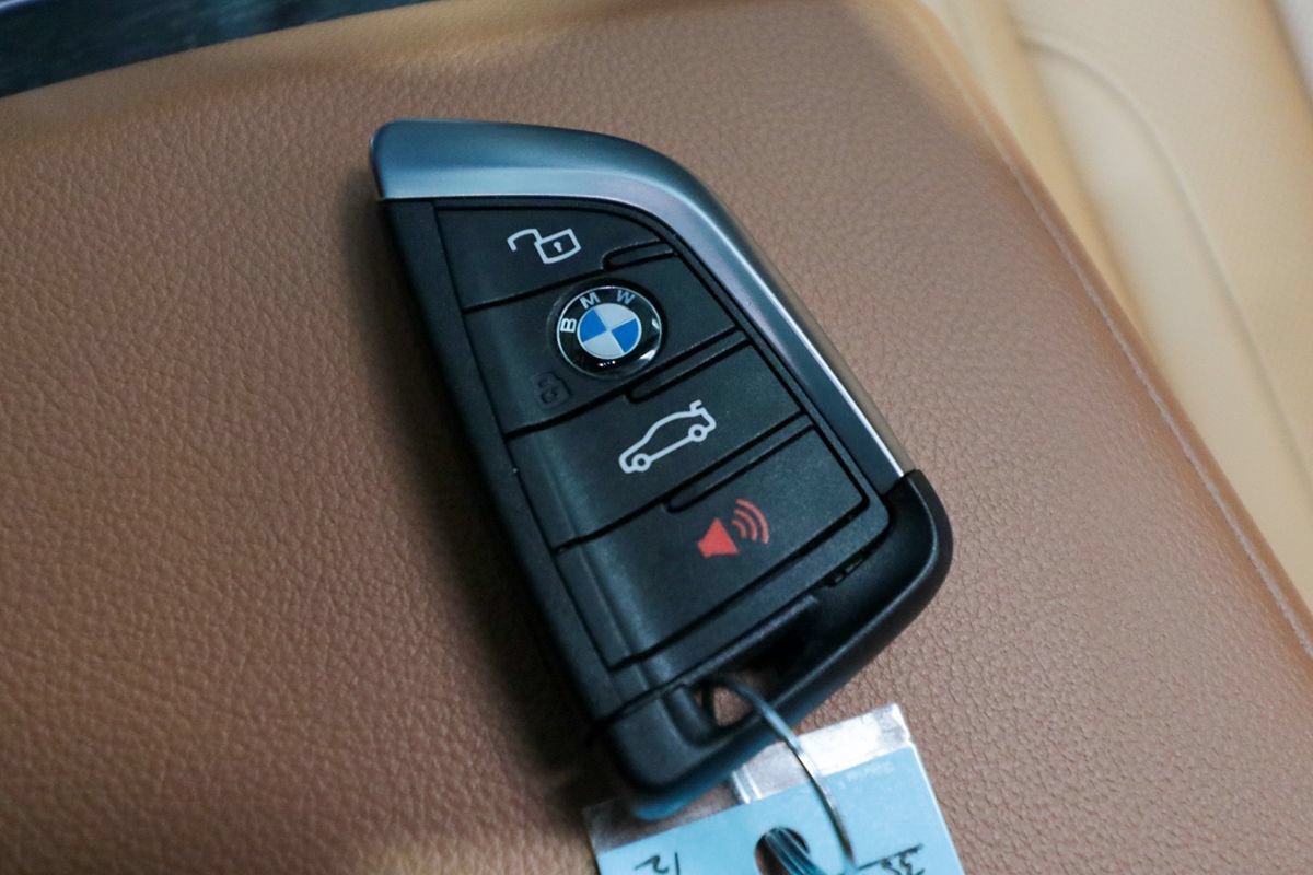 Used 2024 BMW M440i Convertible RWD image 30