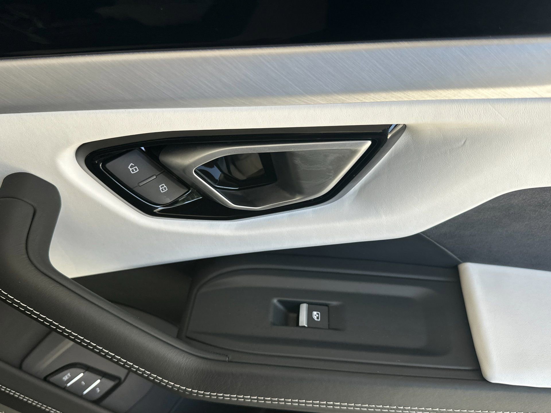 Used 2020 Lamborghini Urus AWD/4WD image 19