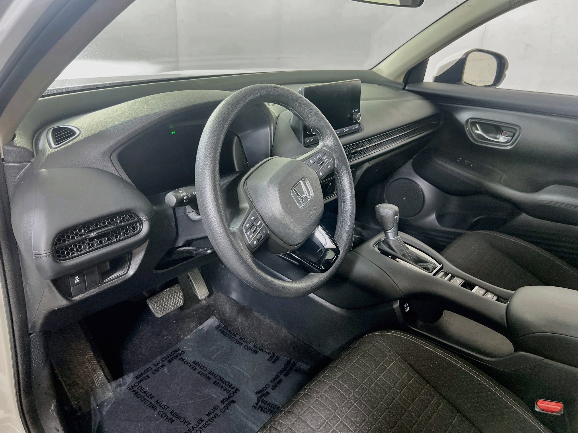 Used 2023 Honda HR-V LX image 9
