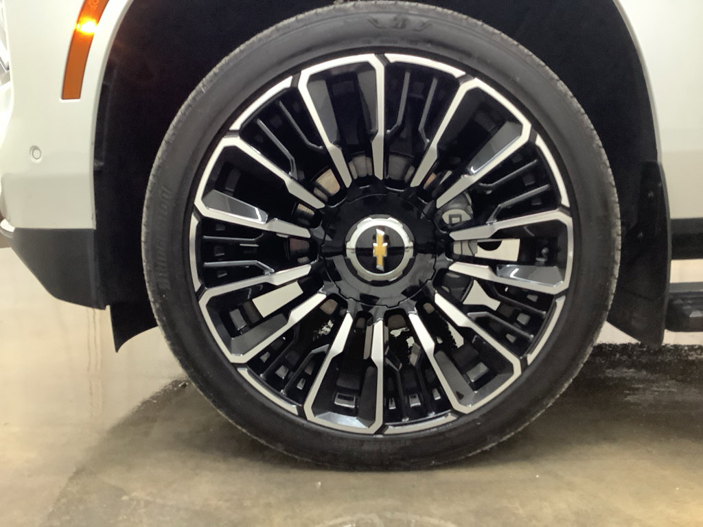 Used 2025 Chevrolet Tahoe High Country AWD/4WD image 29