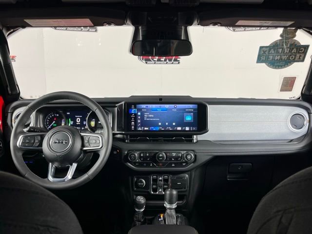 Used 2025 Jeep Wrangler Unlimited Sahara image 12