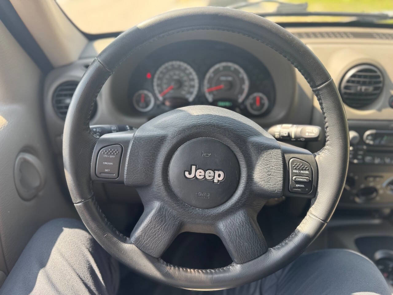 Used 2006 Jeep Liberty Sport RWD image 11