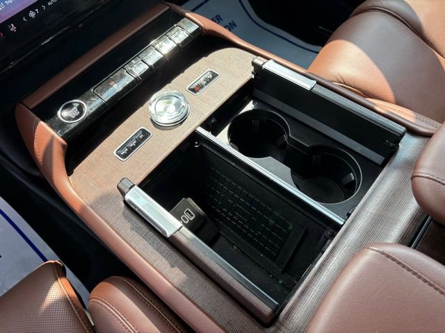 Used 2025 Lincoln Navigator Reserve image 24