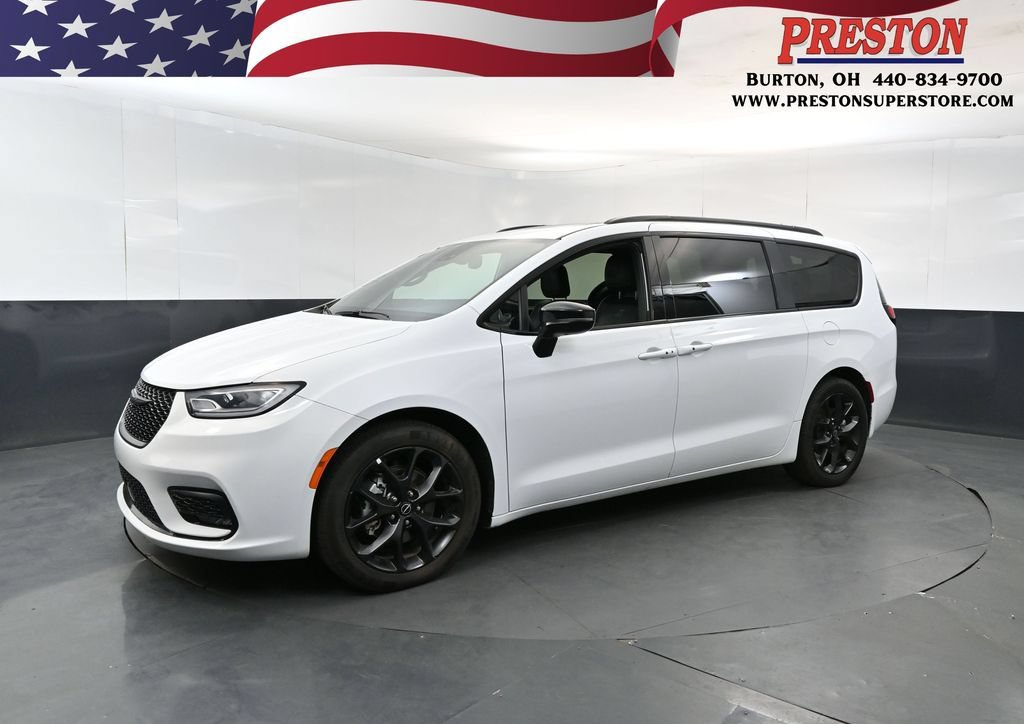 Used 2025 Chrysler Pacifica Limited