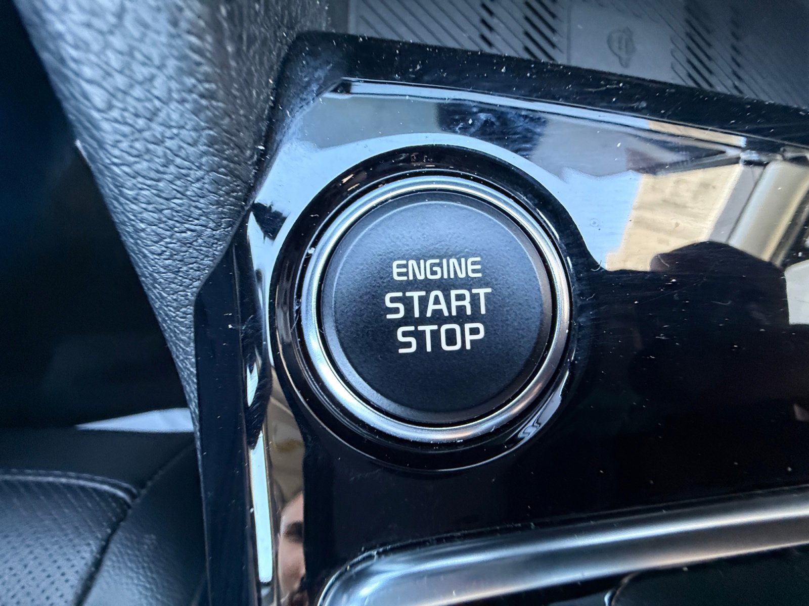 Used 2025 Kia Sportage SX image 30