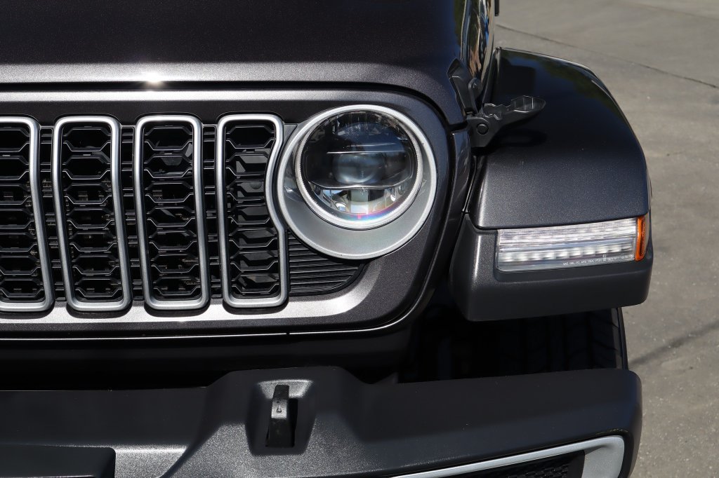 Certified 2025 Jeep Wrangler Unlimited Sahara AWD/4WD image 8