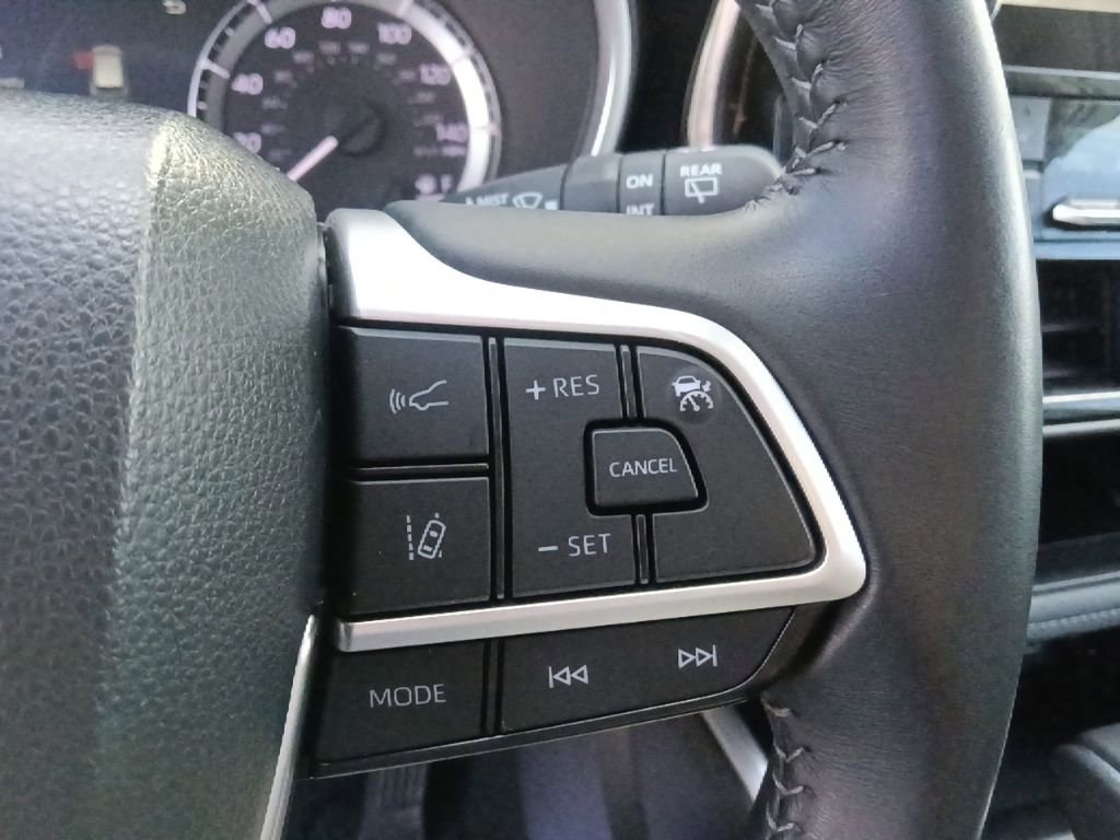 Used 2024 Toyota Highlander XLE image 20