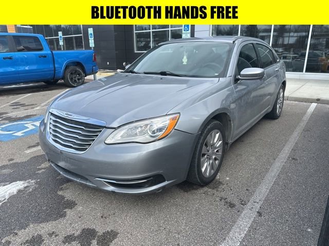 Used 2014 Chrysler 200 LX image 2