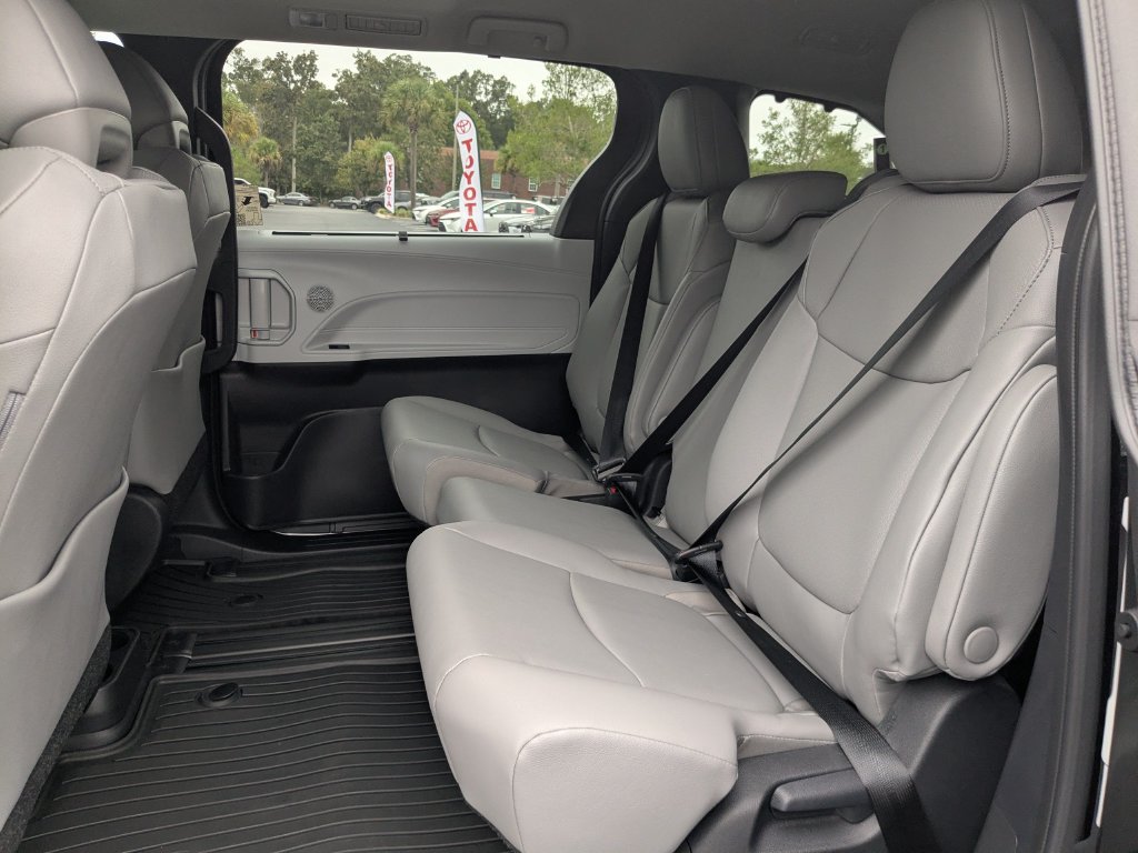 New 2026 Toyota Sienna XLE FWD image 12
