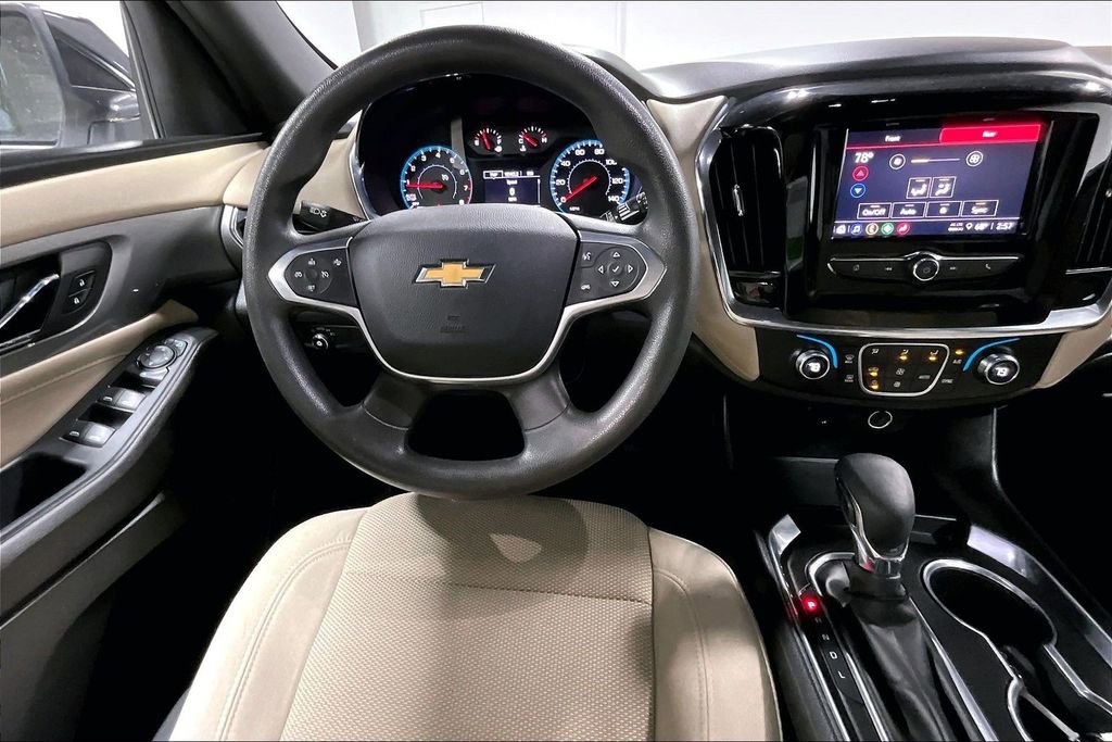 Used 2023 Chevrolet Traverse LS image 7