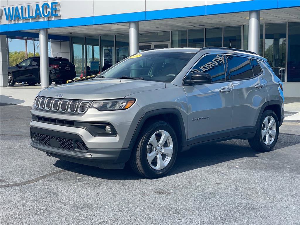 Used 2022 Jeep Compass Latitude FWD image 3